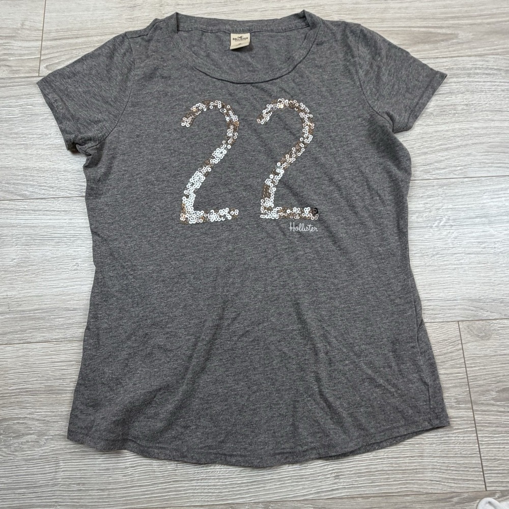 Vintage Y2K Hollister Gray Sequin 22 Graphic T-Shirt Short Sleeve Crew Neck Sz M